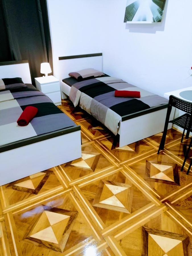 Zpula Center Studio Apartments Exteriör bild