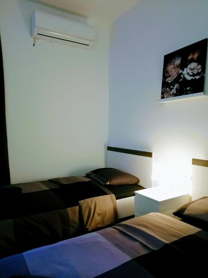 Zpula Center Studio Apartments Exteriör bild
