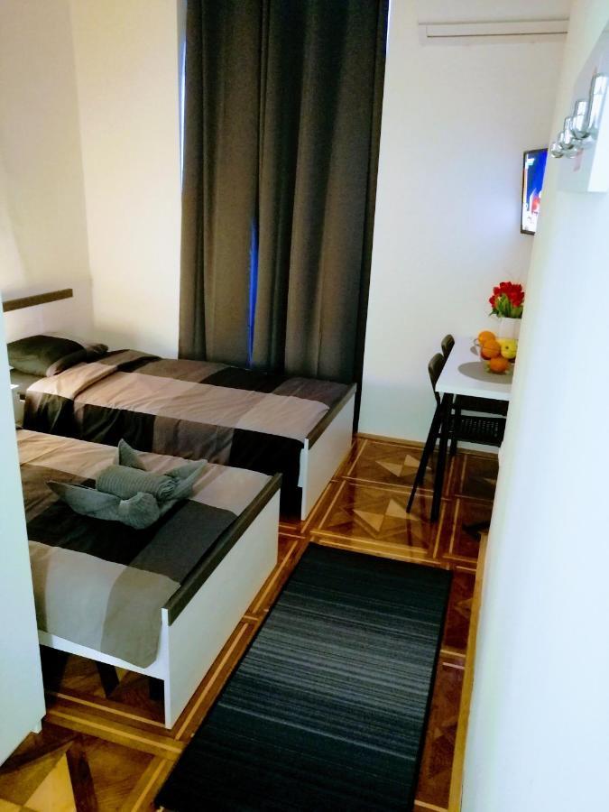 Zpula Center Studio Apartments Exteriör bild